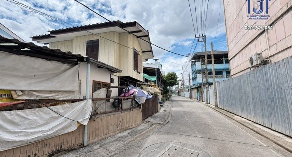 Grundstück zum Kauf in Huai Khwang, Bangkok