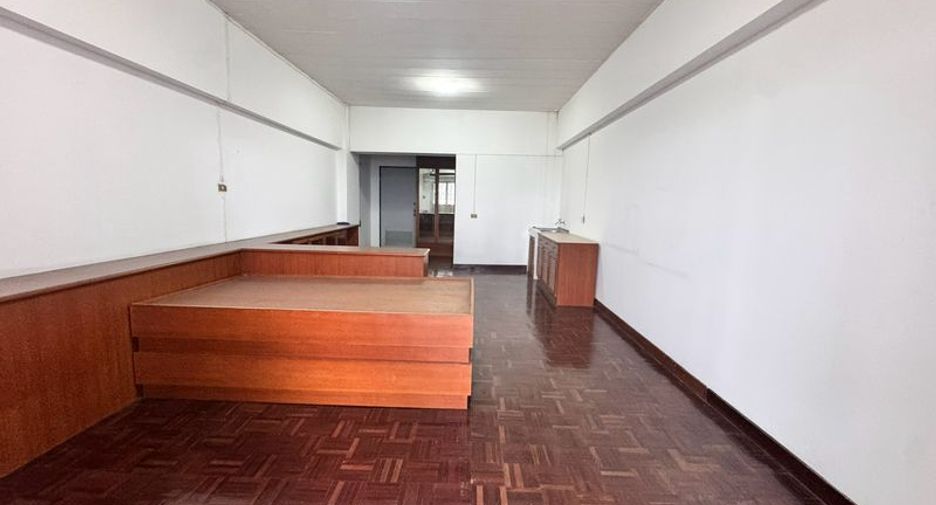 For sale 1 bed condo in Si Racha, Chonburi