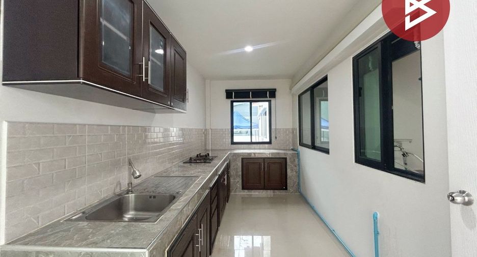 Casa en venta de 4 habitaciones en Phra Samut Chedi, Samut Prakan