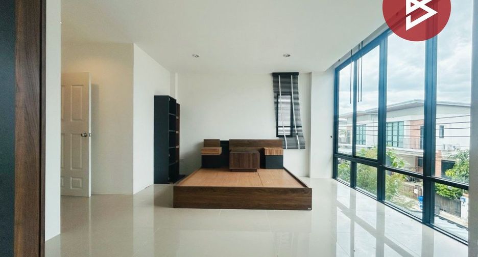 Casa en venta de 4 habitaciones en Phra Samut Chedi, Samut Prakan