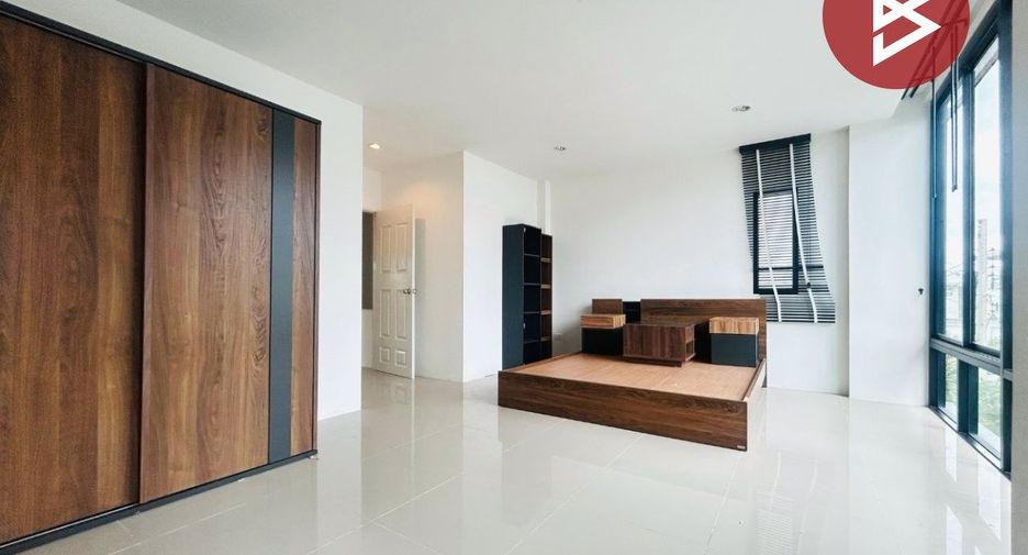 Casa en venta de 4 habitaciones en Phra Samut Chedi, Samut Prakan
