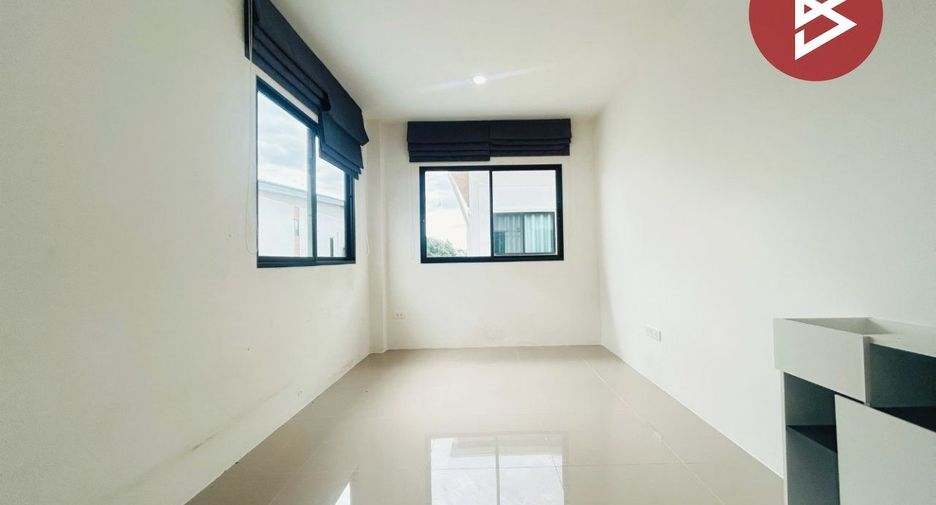 Casa en venta de 4 habitaciones en Phra Samut Chedi, Samut Prakan