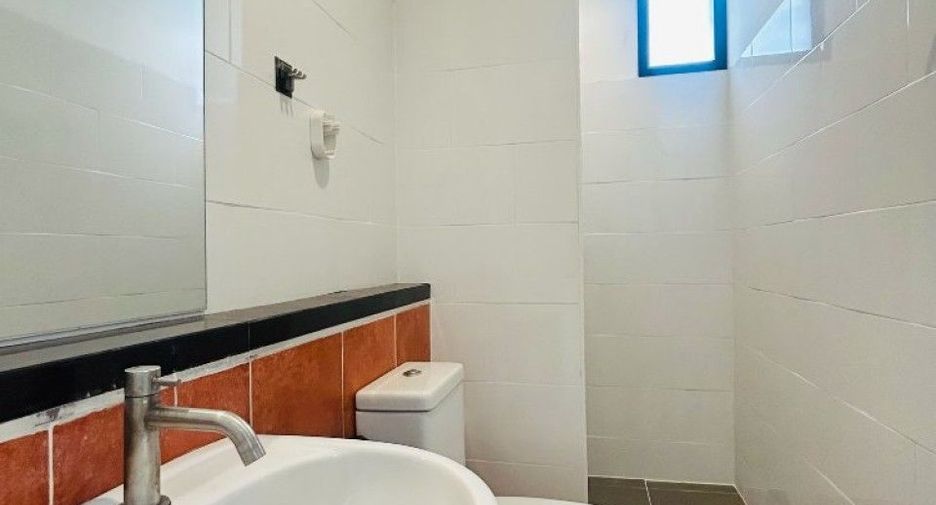 Casa en venta de 4 habitaciones en Phra Samut Chedi, Samut Prakan