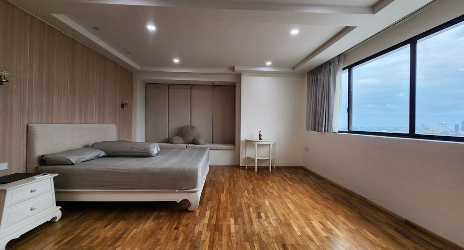 For sale 3 bedrooms condo in Khlong Toei, Bangkok