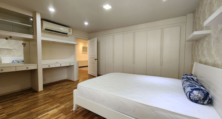 For sale 3 bedrooms condo in Khlong Toei, Bangkok