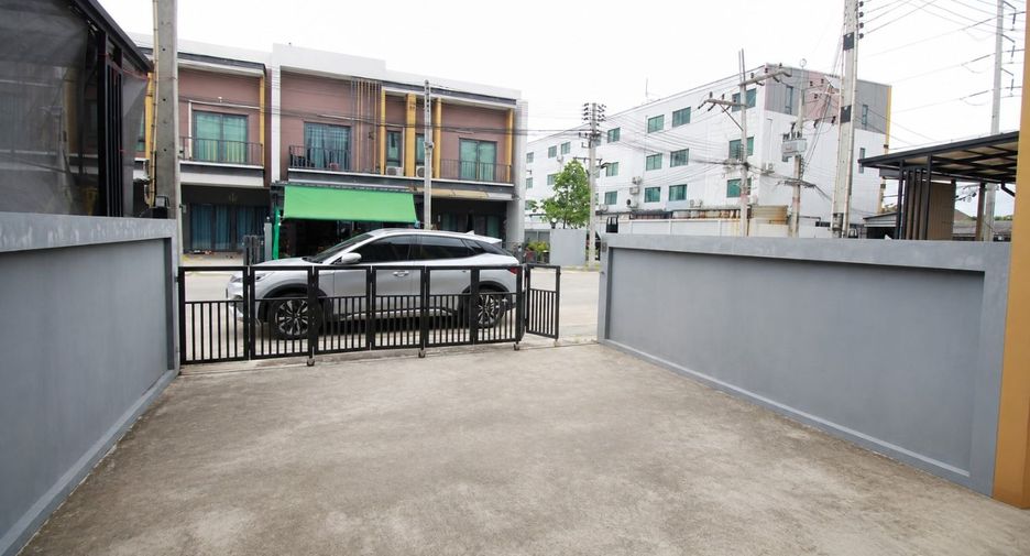 出售 2 卧室 联排别墅 在 Mueang Rayong, Rayong