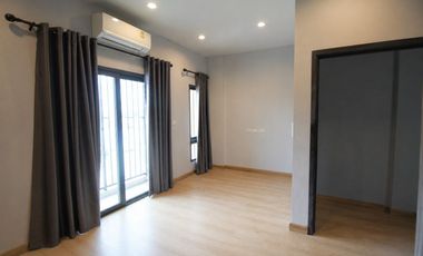 出售 2 卧室 联排别墅 在 Mueang Rayong, Rayong