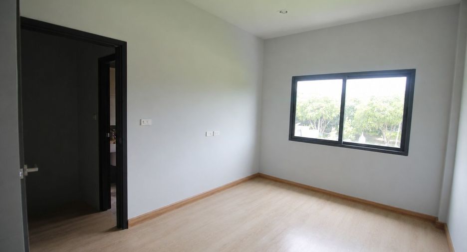 出售 2 卧室 联排别墅 在 Mueang Rayong, Rayong