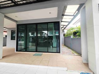 Haus zum Kauf mit 3 Zimmer in Khlong Sam Wa, Bangkok