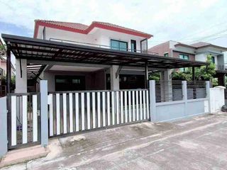 Haus zum Kauf mit 3 Zimmer in Khlong Sam Wa, Bangkok