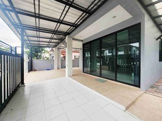 Haus zum Kauf mit 3 Zimmer in Khlong Sam Wa, Bangkok