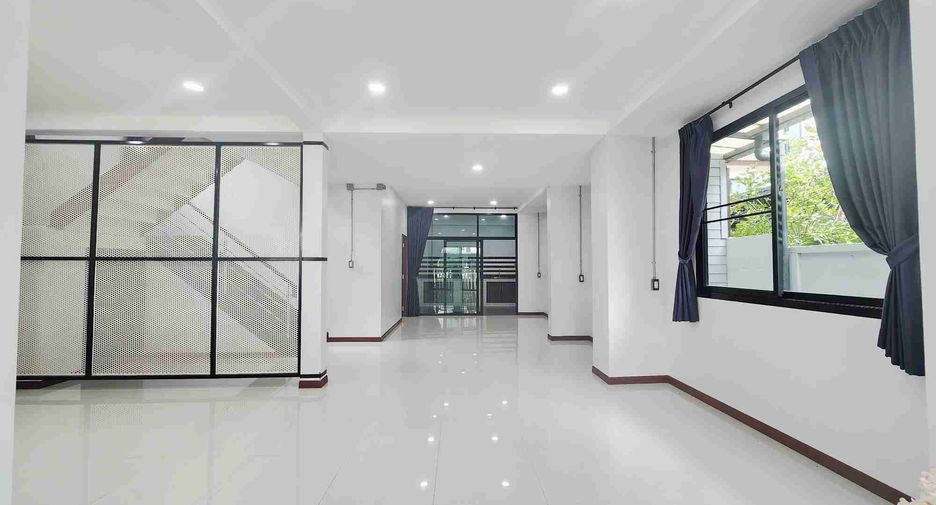 Haus zum Kauf mit 3 Zimmer in Khlong Sam Wa, Bangkok