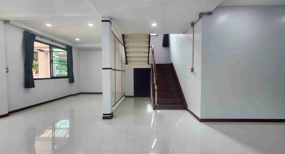 Haus zum Kauf mit 3 Zimmer in Khlong Sam Wa, Bangkok