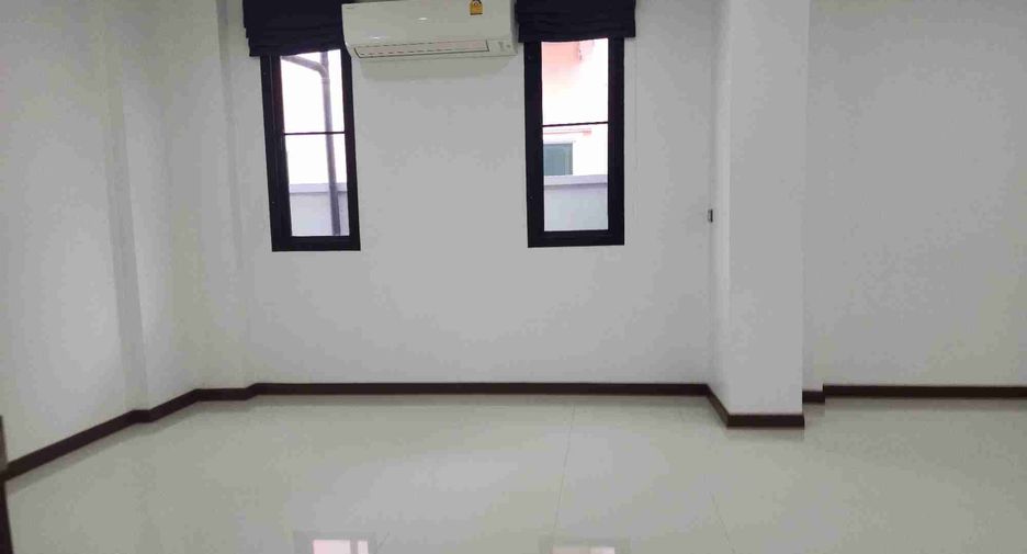 Haus zum Kauf mit 3 Zimmer in Khlong Sam Wa, Bangkok