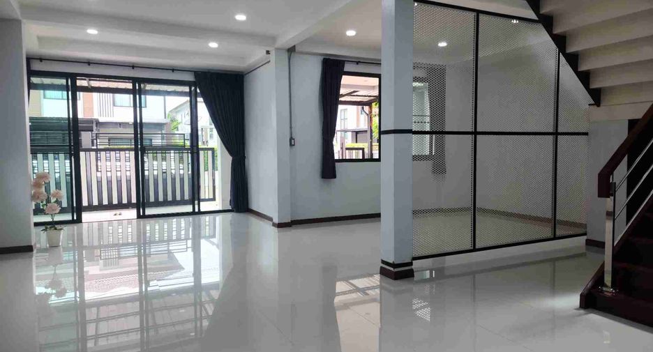 Haus zum Kauf mit 3 Zimmer in Khlong Sam Wa, Bangkok