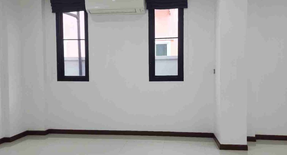 Haus zum Kauf mit 3 Zimmer in Khlong Sam Wa, Bangkok