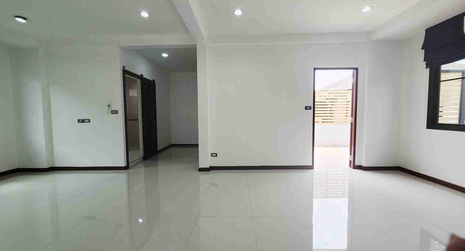 Haus zum Kauf mit 3 Zimmer in Khlong Sam Wa, Bangkok