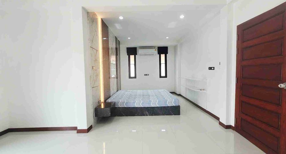 Haus zum Kauf mit 3 Zimmer in Khlong Sam Wa, Bangkok