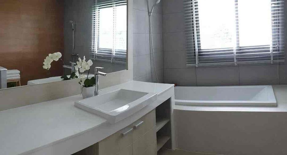 For rent 3 bedrooms villa in Bang Lamung, Chonburi