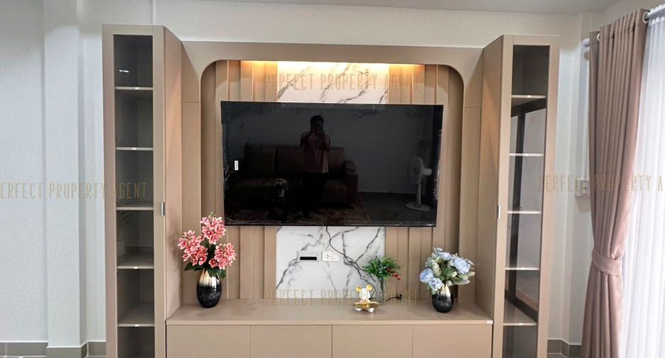 For sale 2 bedrooms townhouse in Lat Krabang, Bangkok