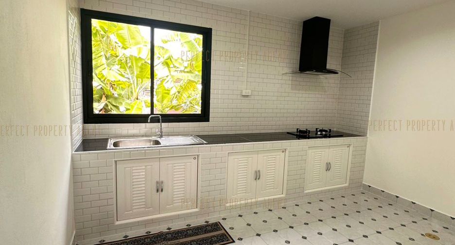 For sale 2 bedrooms townhouse in Lat Krabang, Bangkok