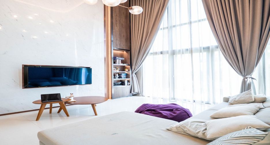 Casa en alquiler de 4 habitaciones en Taling Chan, Bangkok