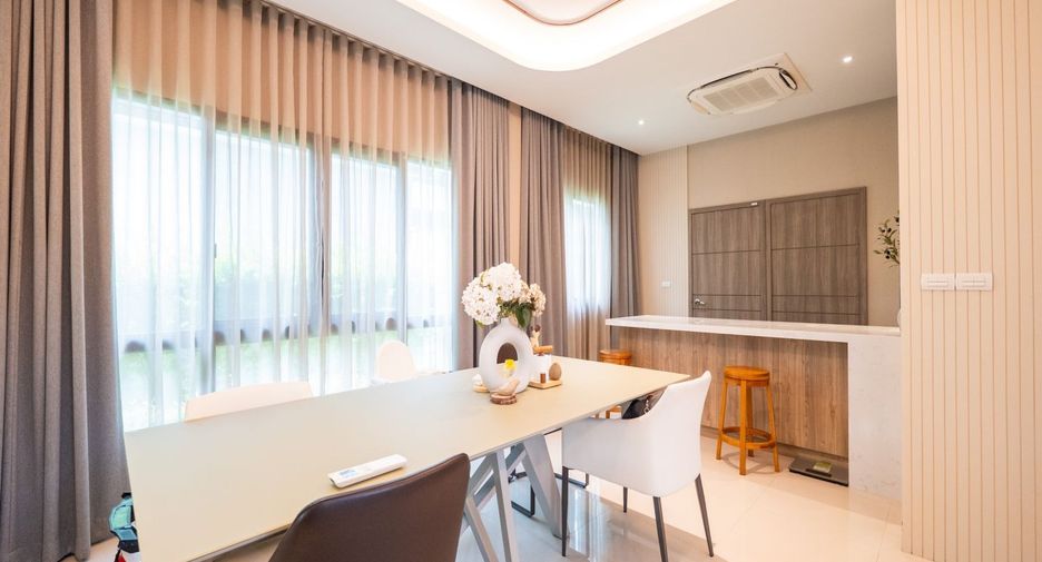 Casa en alquiler de 4 habitaciones en Taling Chan, Bangkok