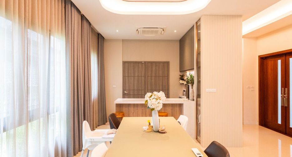 Casa en alquiler de 4 habitaciones en Taling Chan, Bangkok