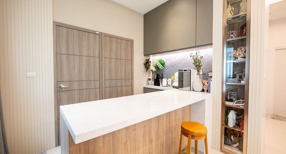 Casa en alquiler de 4 habitaciones en Taling Chan, Bangkok