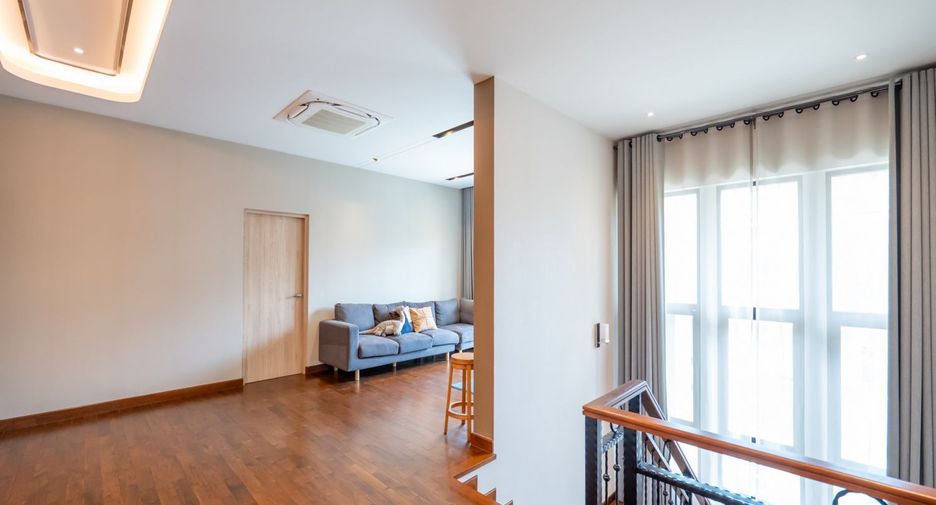 Casa en alquiler de 4 habitaciones en Taling Chan, Bangkok