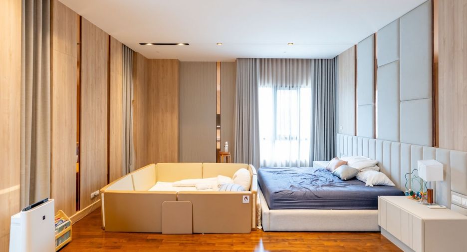 Casa en alquiler de 4 habitaciones en Taling Chan, Bangkok