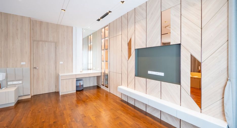 Casa en alquiler de 4 habitaciones en Taling Chan, Bangkok