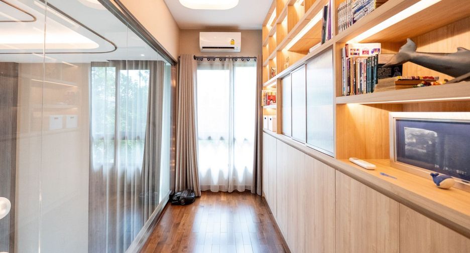 Casa en alquiler de 4 habitaciones en Taling Chan, Bangkok
