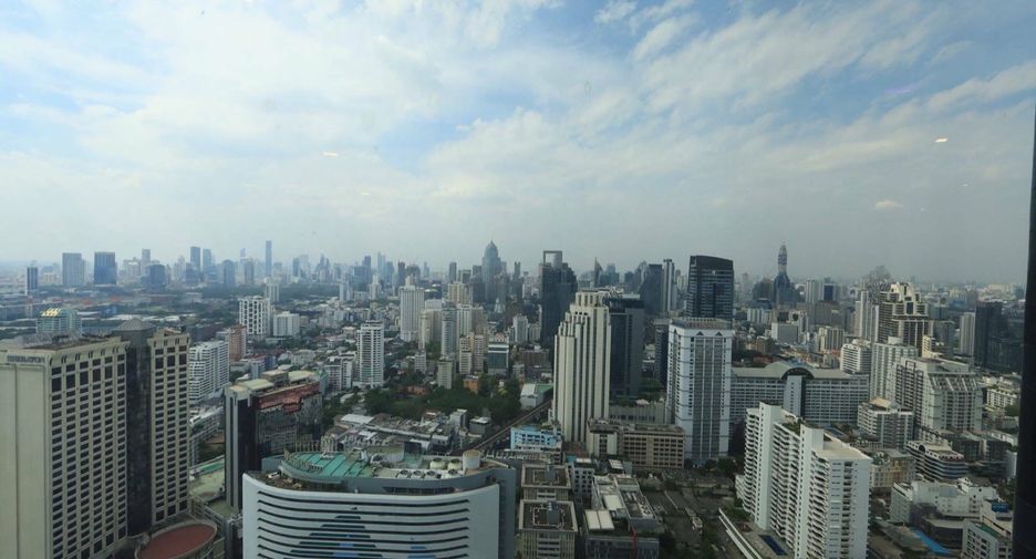 For rent 3 bedrooms condo in Khlong Toei, Bangkok