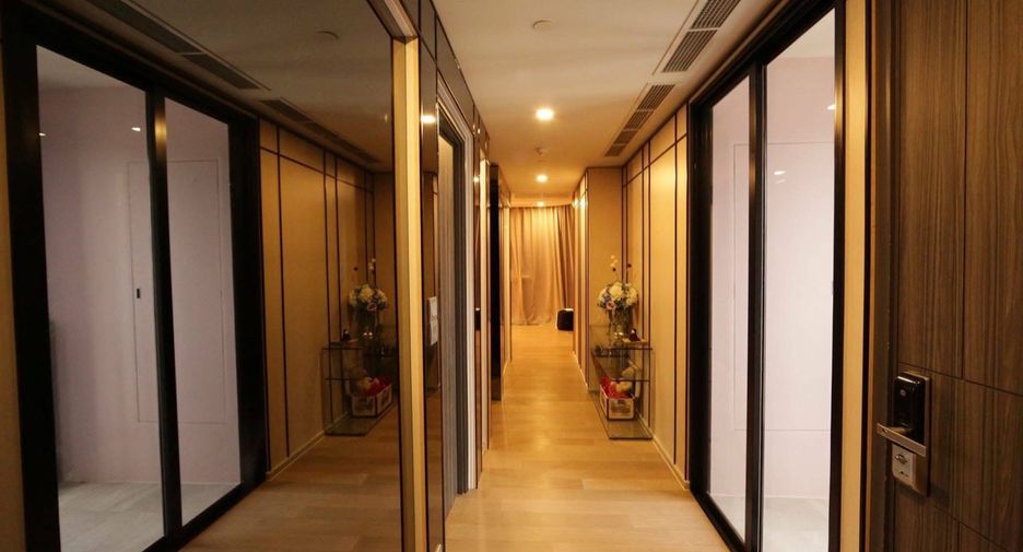 For rent 3 bedrooms condo in Khlong Toei, Bangkok