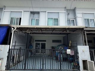 Casa adosada en venta de 3 habitaciones en Sai Mai, Bangkok