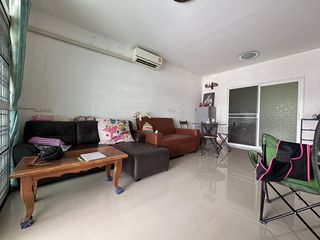Casa adosada en venta de 3 habitaciones en Sai Mai, Bangkok