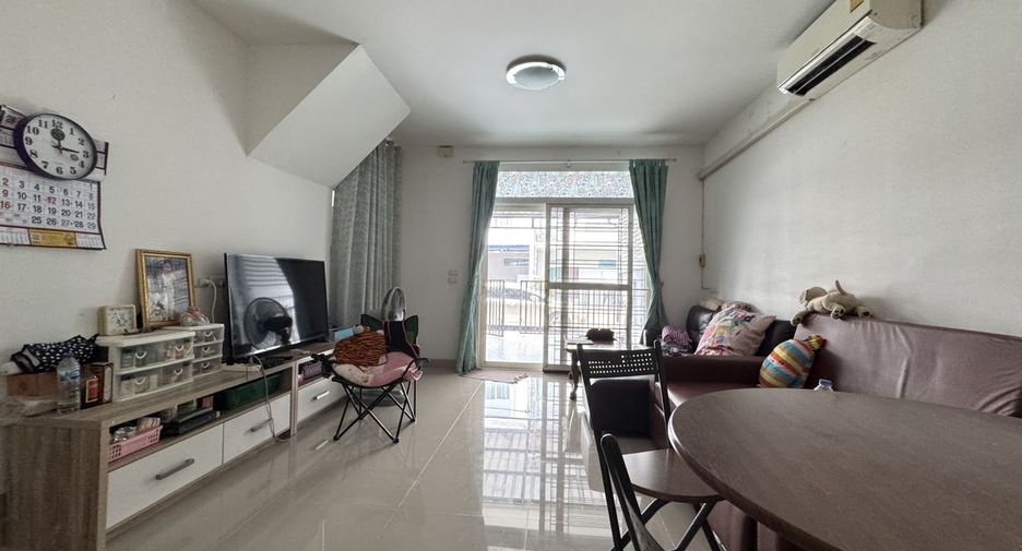 Casa adosada en venta de 3 habitaciones en Sai Mai, Bangkok