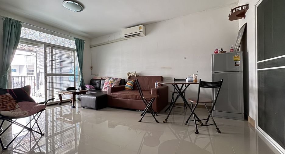 Casa adosada en venta de 3 habitaciones en Sai Mai, Bangkok
