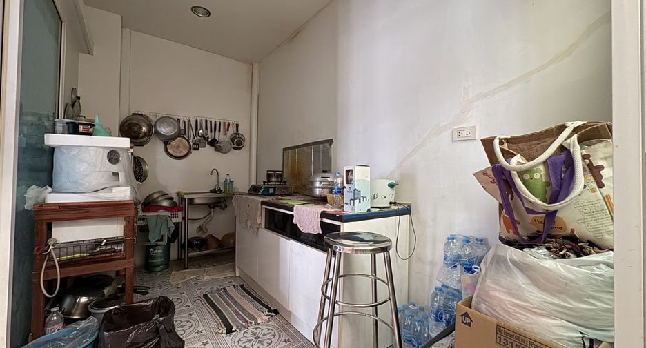 Casa adosada en venta de 3 habitaciones en Sai Mai, Bangkok
