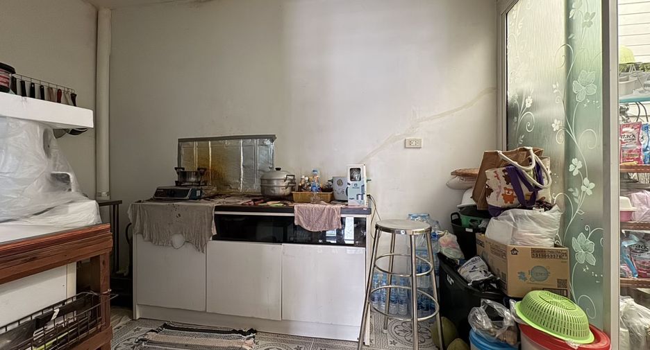 Casa adosada en venta de 3 habitaciones en Sai Mai, Bangkok