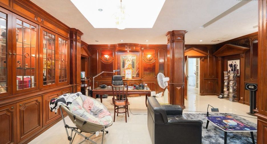 Haus zum Kauf mit 8 Zimmer in Bang Khae, Bangkok