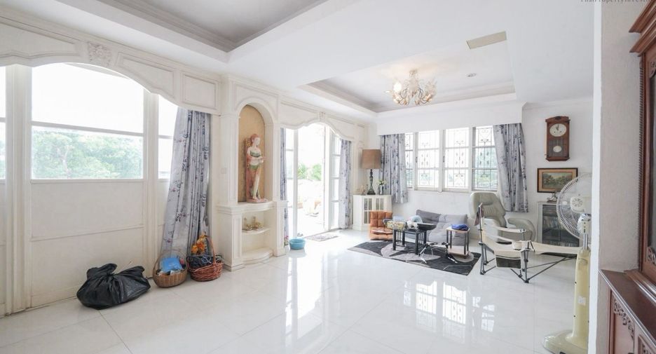 Haus zum Kauf mit 8 Zimmer in Bang Khae, Bangkok