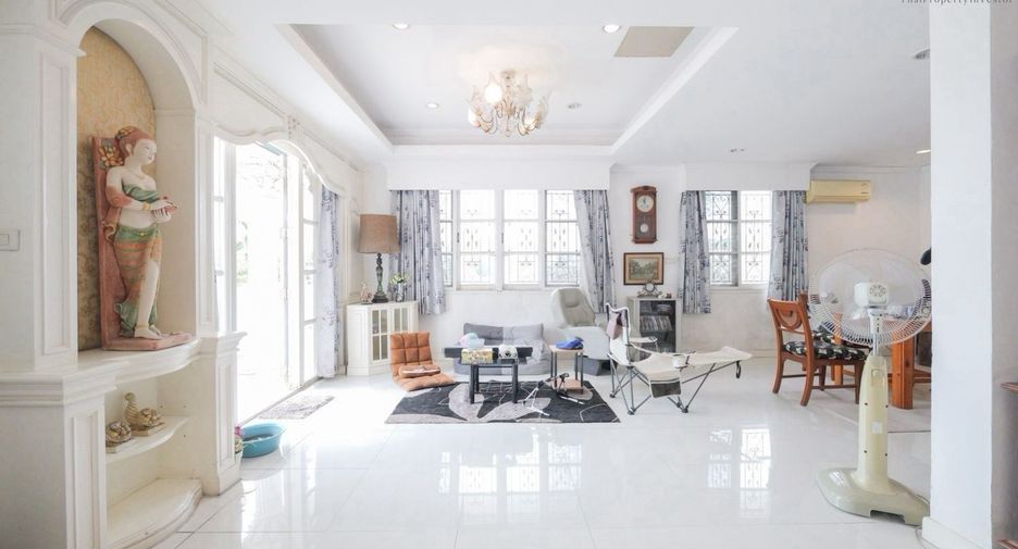 Haus zum Kauf mit 8 Zimmer in Bang Khae, Bangkok