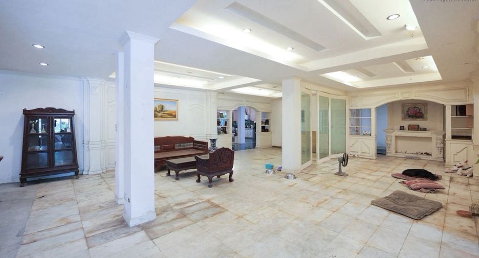Haus zum Kauf mit 8 Zimmer in Bang Khae, Bangkok