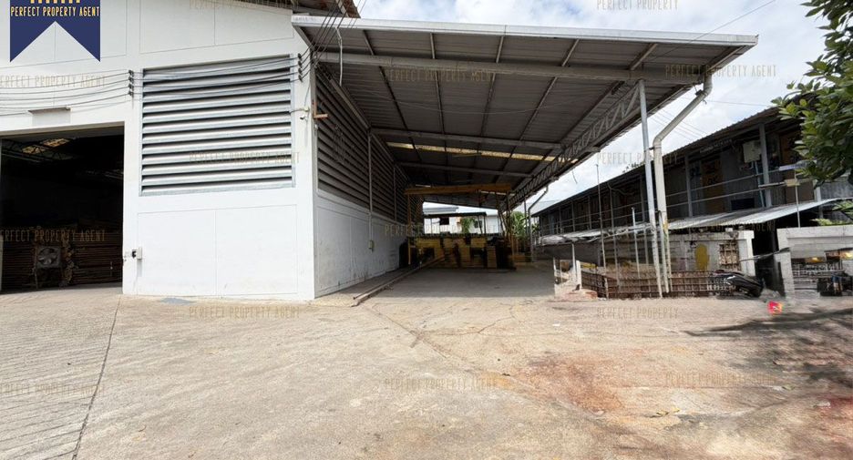 For sale warehouse in Phra Khanong, Bangkok