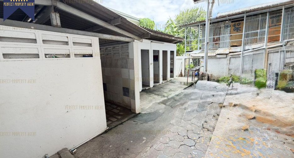 For sale warehouse in Phra Khanong, Bangkok