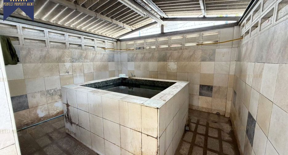 For sale warehouse in Phra Khanong, Bangkok