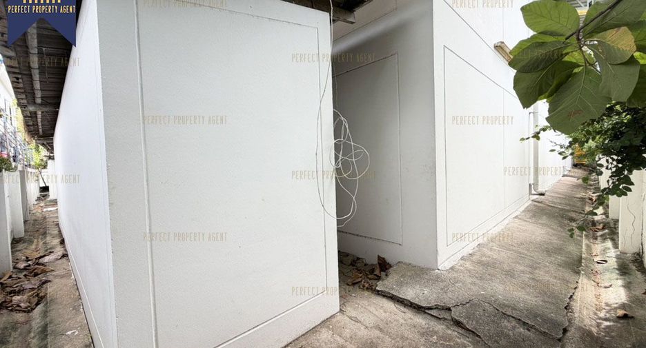 For sale warehouse in Phra Khanong, Bangkok