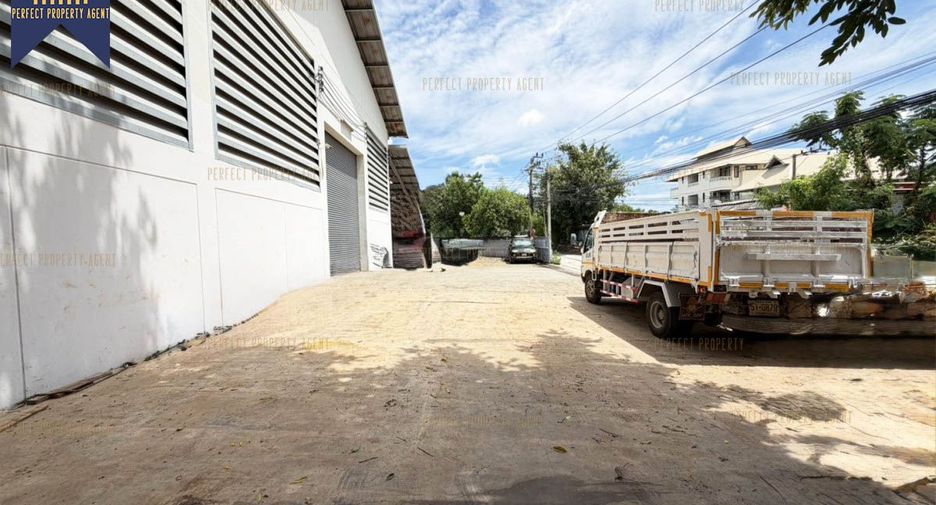For sale warehouse in Phra Khanong, Bangkok